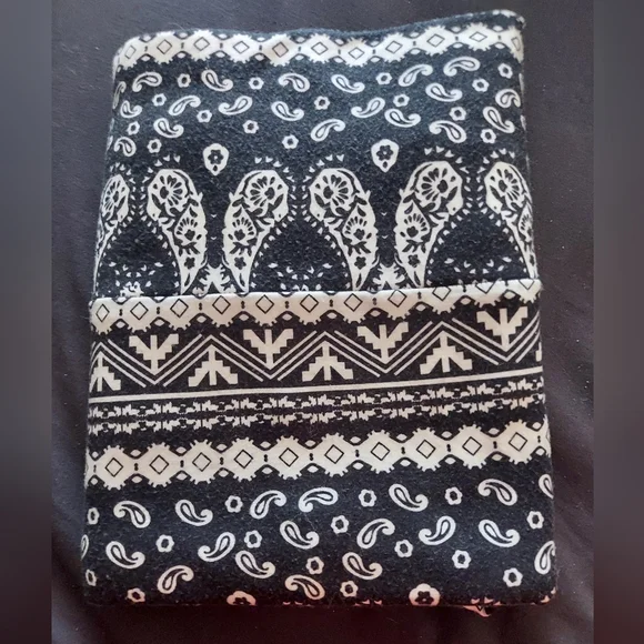 3/$25 Beautiful Maxi Shirt S/M - Picture 4 of 5